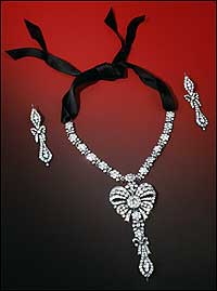 Diamond bow necklace