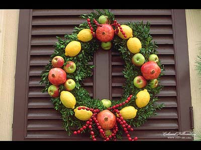 Wreath decorated with lemons